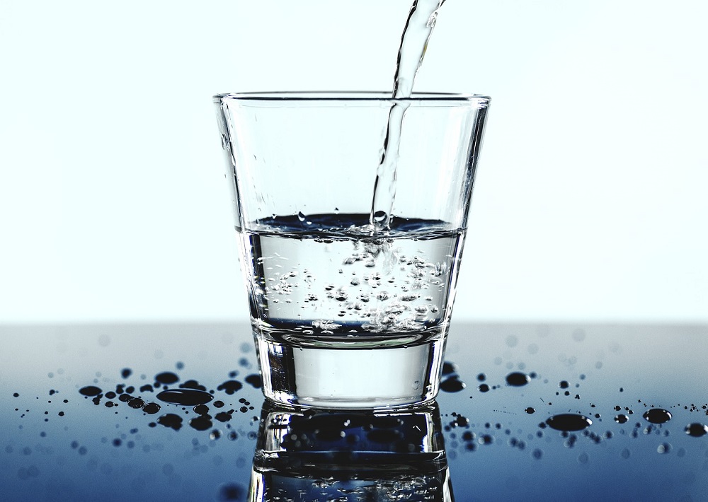 Hay que beber entre 1 y 2 litros de agua diarios
