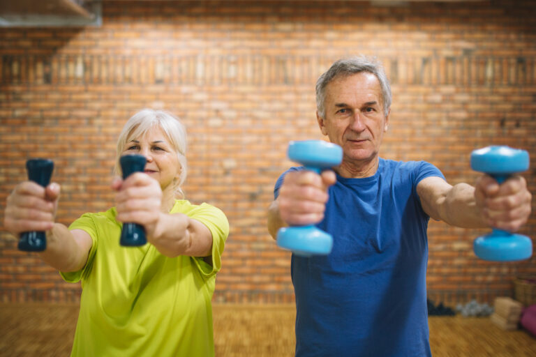 La actividad física en mayores de 70 años incluye el entrenamiento de fuerza