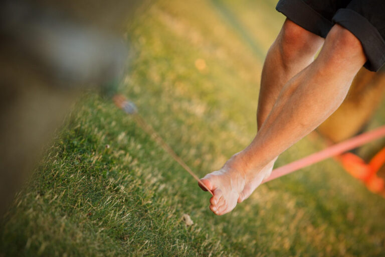 Mejora del equilibrio y la postura, prevención de lesiones y fortalecimiento de los músculos: Descubre las ventajas de entrenar descalzos